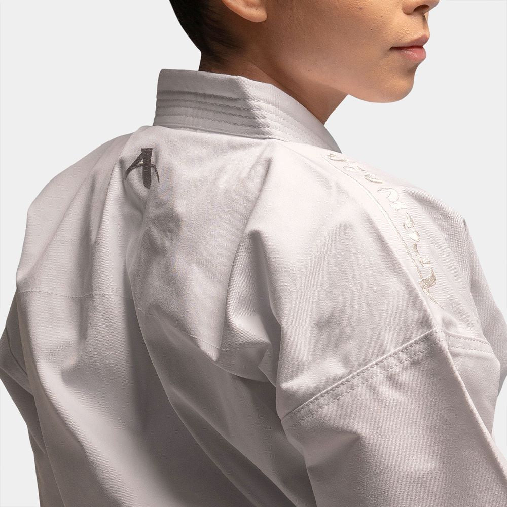 Fato karate Arawaza Kata Deluxe Evo WKF bordado branco - Image 4